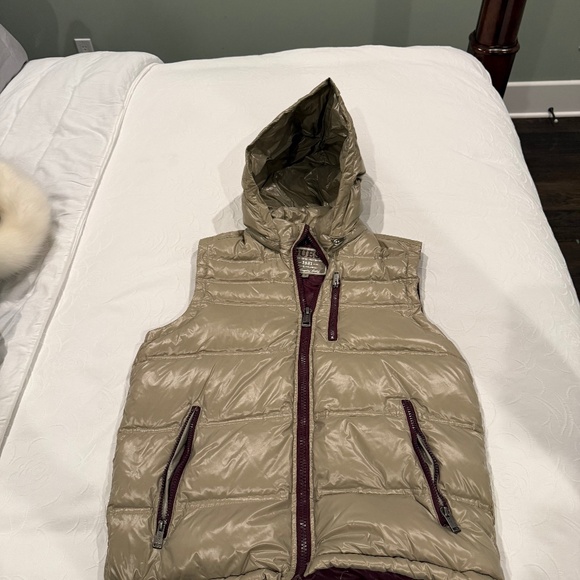 Guess Tan Puffer Vest with Hood – Men’s Medium – Beige Quilted Vest - Picture 1 of 3